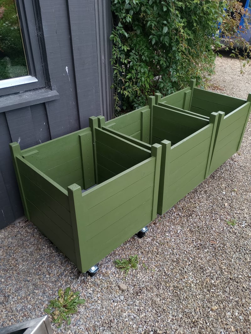 custom-flower-boxes-on-wheels