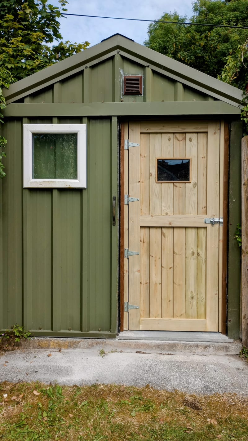 custom-timber-shed-door